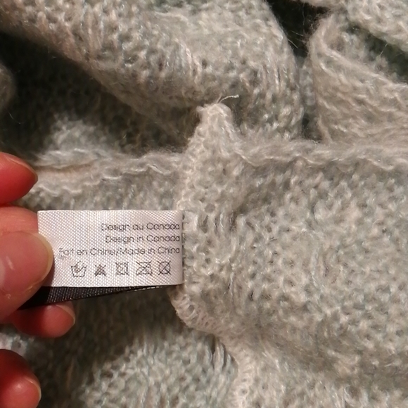 NWOT Bizou knit circle scarf - Picture 6 of 8